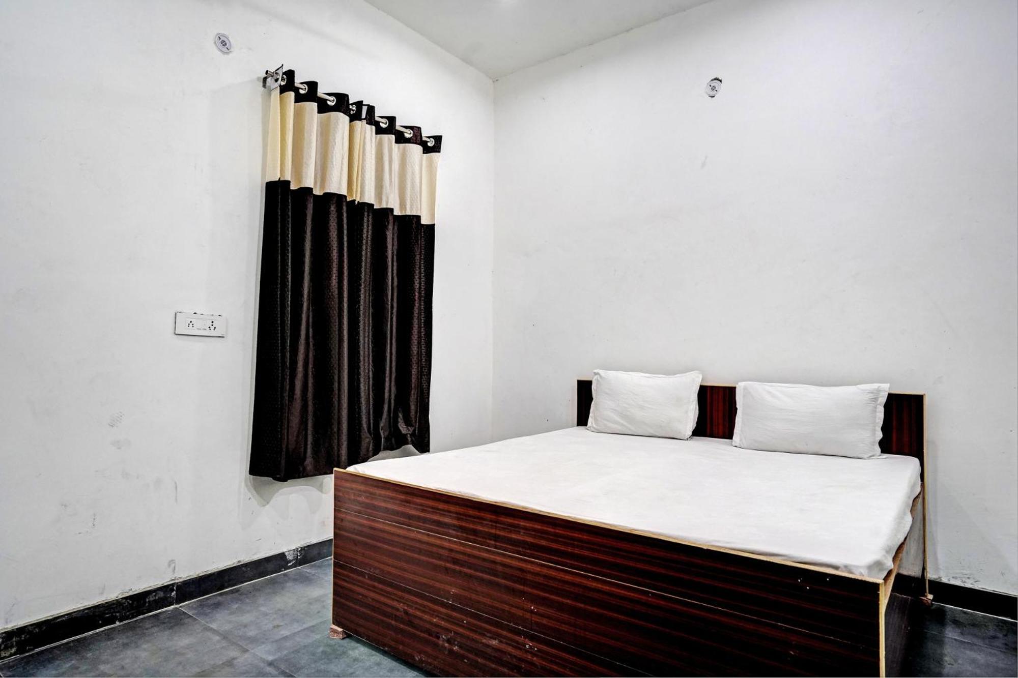 Oyo Double Ss Hotel Hathras Ngoại thất bức ảnh