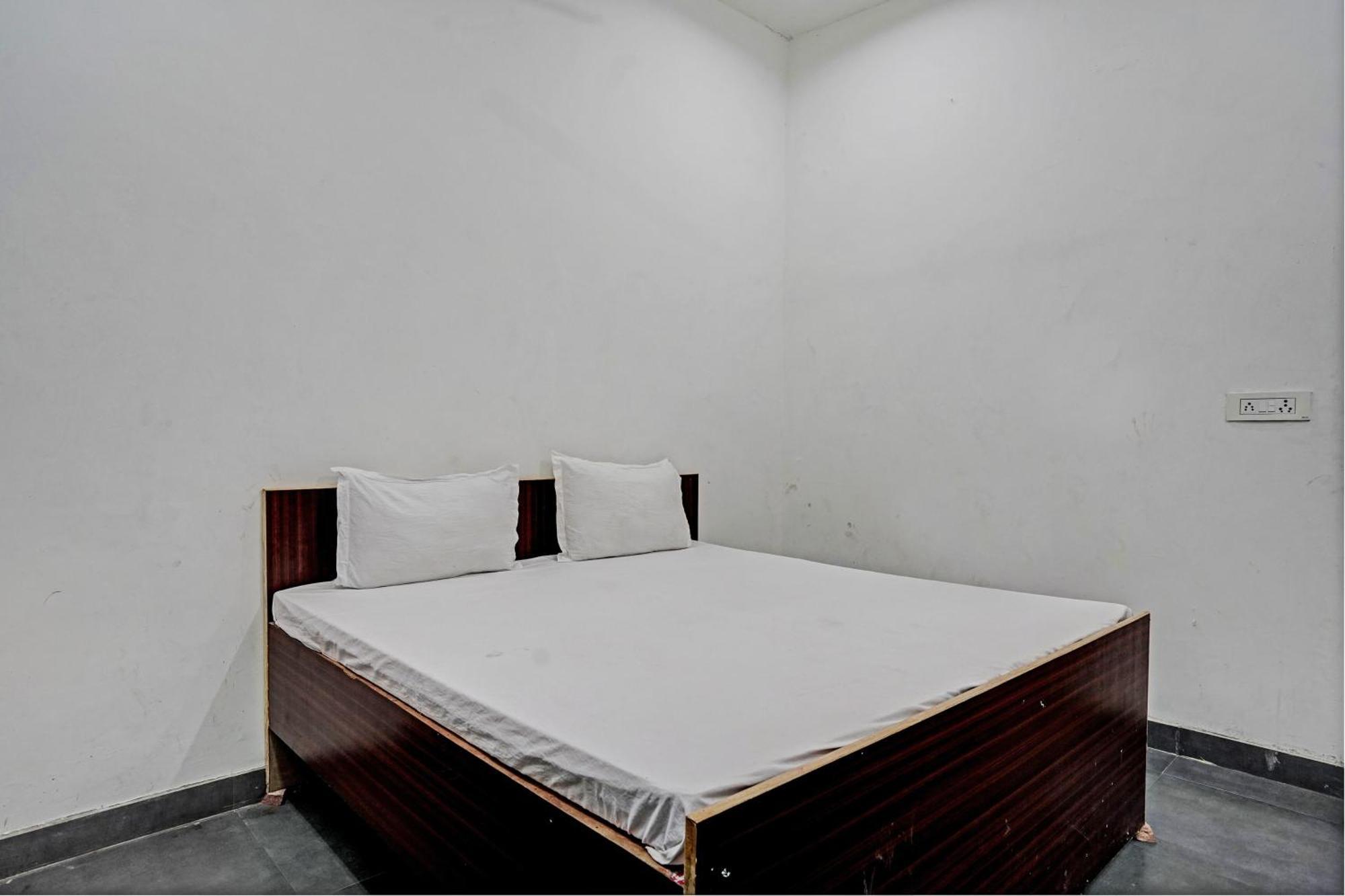 Oyo Double Ss Hotel Hathras Ngoại thất bức ảnh
