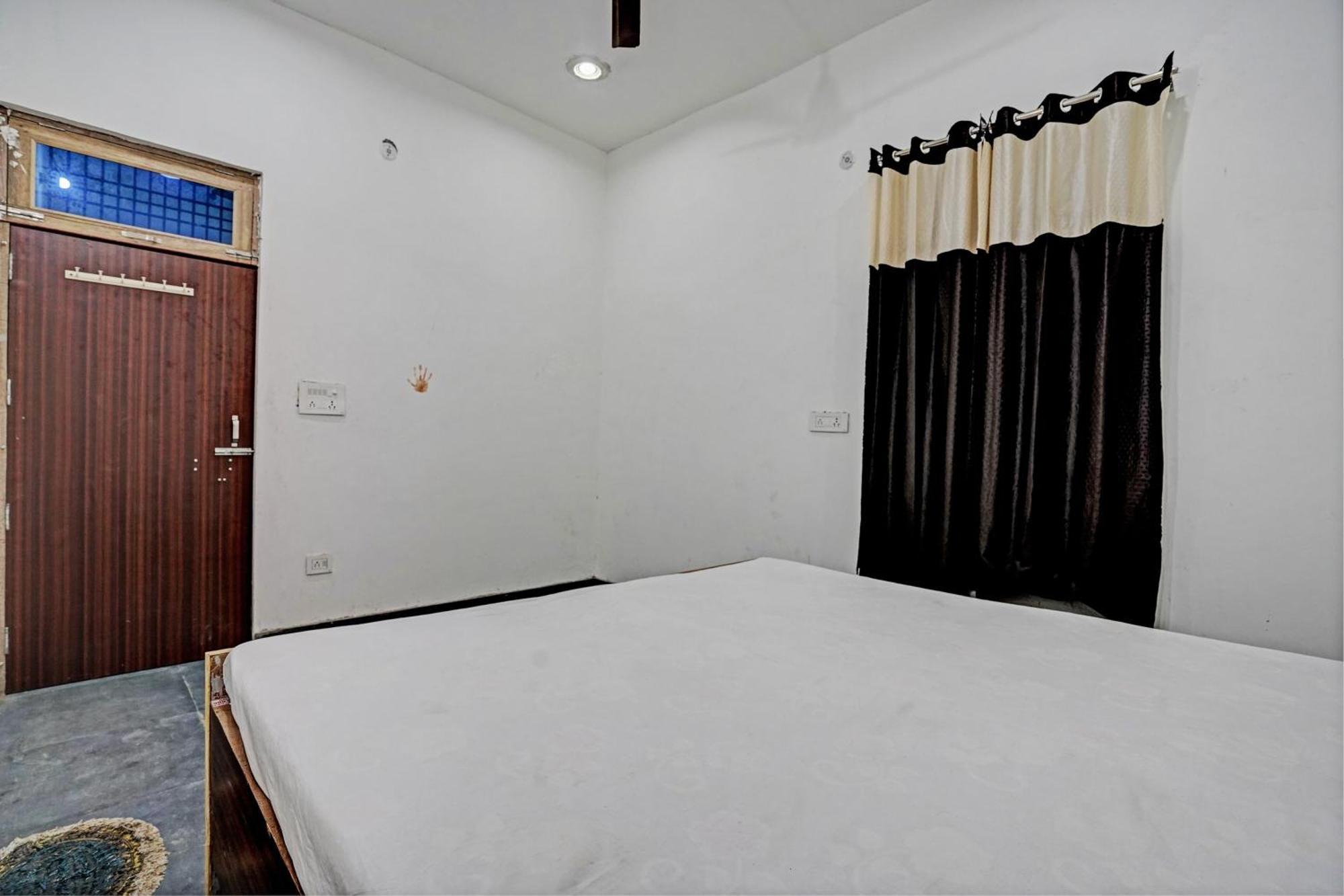 Oyo Double Ss Hotel Hathras Ngoại thất bức ảnh