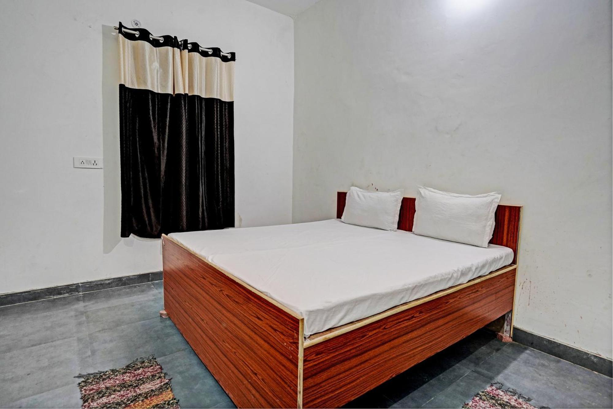Oyo Double Ss Hotel Hathras Ngoại thất bức ảnh