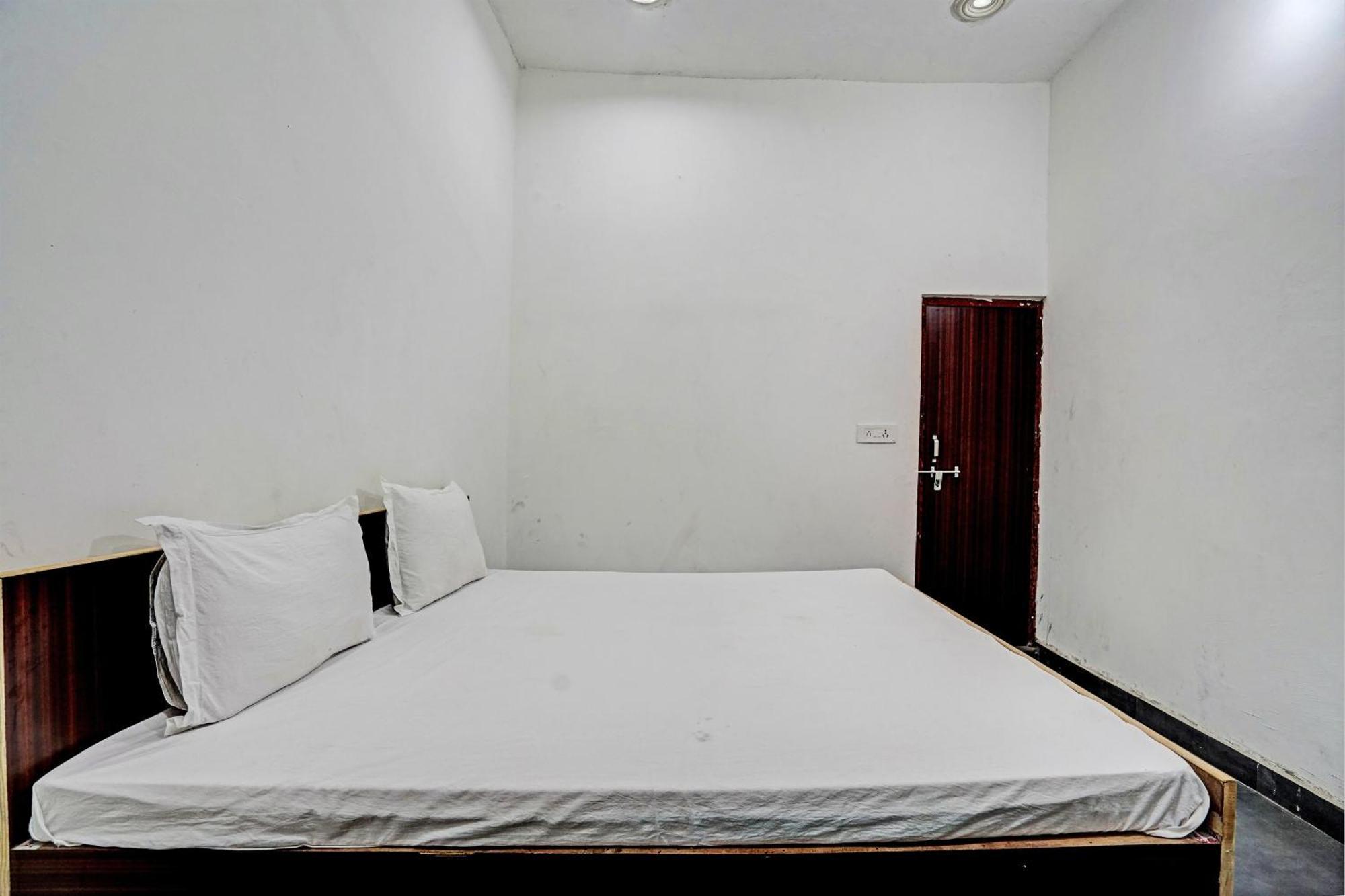 Oyo Double Ss Hotel Hathras Ngoại thất bức ảnh
