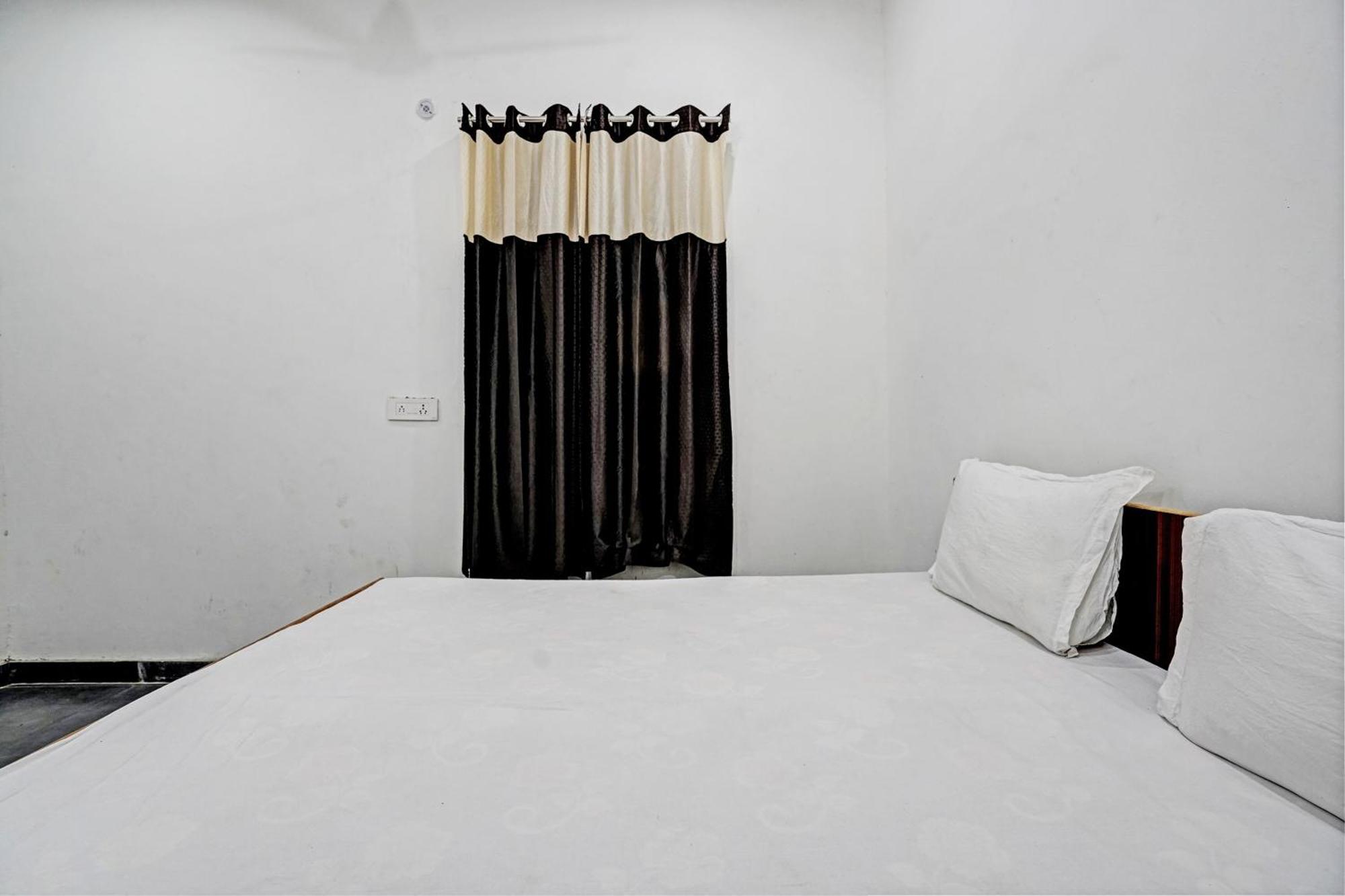 Oyo Double Ss Hotel Hathras Ngoại thất bức ảnh